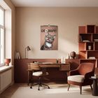 Kalender mit Aufschrift "CATOGRAPHY 2027". Stilvolles Arbeitszimmer mit Holzmöbeln und warmen Farben.