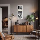 „IKONEN: KINOLEGENDEN DES XX. UND XXI. JAHRHUNDERTS“. Ein stilvoller Raum mit Vintage-Kamera, Sessel und Pflanze.