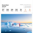 Kalender: Dezember/Januar, KW 52, mit Datumsangaben. Unten Eislandschaft mit Booten in der Dämmerung. Ort: Diskobucht, Grönland.