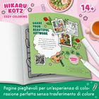"HIKARU KOTZ COZY COLORING", "SHARE YOUR BEAUTIFUL ARTWORK", Illustration mit Markern, Kakteen und Getränk.