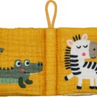 Illustration eines Krokodils links und eines Zebras rechts auf gelbem Stoff.