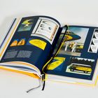 Der Text zeigt „LUFTHANSA“ auf verschiedenen Elementen. Dazu sind alte Flugzeug- und Fahrzeugbilder abgebildet.