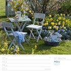 Kalender: 12. Woche, März 2027. Garten mit Tisch, Stühlen, Ostereiern an Zweigen und gelben Blumen.