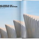 "REGGIO EMILIA AV – MEDIOPADANA STATION. Reggio Emilia, Italy. 2010–2014." Modernes Gebäude mit geschwungenen Strukturen.