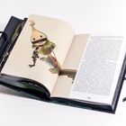 Text links, Illustration einer Gitarre als Kopf auf einem tierähnlichen Körper. Text rechts, Seitenzahl 69 unten.