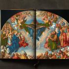 Drei schwarz-weiße religiöse Gemälde, auf denen Heilige mit Heiligenscheinen zu sehen sind.