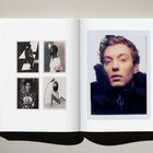 Seite 40. Links vier schwarz-weiße Porträts; rechts ein großes Farbfoto eines jungen Mannes mit dunklem Kragen.