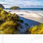 Küstenlandschaft mit grasbewachsenen Dünen - Dänemark. Kalenderdarstellung für die 14. Woche im April.