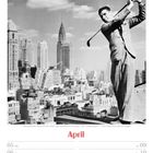 April. Golf spielender Mann auf Gebäude in New York, 1920er. Skyline im Hintergrund, Datum 5. bis 11. April 2027.