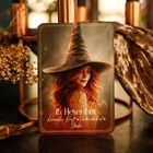 Text: "15. Hexenhut. Kosmische Kraft * Verbundenheit * Stärke." Illustration einer Frau mit langem, rotem Haar und spitzem Hut.