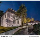 Oktober 2027, Woche 40/41. Burg und Kapelle in Reichshof-Denklingen. Nächtliche Szene mit beleuchtetem Gebäude.