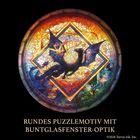 RUNDE PUZZLEMOTIV MIT BUNTGLASFENSTER-OPTIK: Ein Drache in lebendigen Farben, umgeben von Wolken und Sonnenstrahlen.