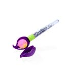 Glitzerstab mit lila und grünem Griff, schillerndem Glanz und einer Kugel in einer lilafarbenen Halterung.