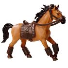 Braunes Pferde-Spielzeug mit dunkler Mähne und Schweif, Sattel und Zaumzeug, dekorativ modelliert.