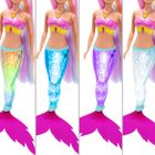 Eine Puppe mit regenbogenfarbenem Haar und meerjungfrauenartigem Aussehen. Der Schwanz wechselt die Farben.