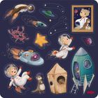 Mehrere Illustrationen von Astronauten und Tieren in einem verspielten Weltraumthema mit Raketen und Planeten.