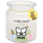 Text: "Lieblingshase". Illustration: Zwei Schafe in Umarmung, ein Hase, bunte Ostereier und ein gelber Kreis mit Hase.