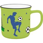 Keine Texte vorhanden. Grüne Tasse mit blauer Fußballer-Silhouette, Fußball und Tor.