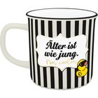 „Älter ist wie jung. Nur cooler“. Text auf gestreifter Tasse mit gelber Ente mit Sonnenbrille.