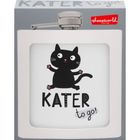 Der Text lautet „KATER to go!“. Eine fröhliche, schwarze Katze mit rosa Akzenten ist abgebildet.