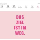 Kalender: Juni/Juli, Montag, 28. bis Sonntag, 4. Text: "DAS ZIEL IST IM WEG." auf rosa Hintergrund.