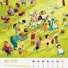 MAI 2027; Wer jubelt denn hier fürs falsche Team? Wie viele Socken kannst du finden? Welche Zahl kommt zweimal vor?  
Illustration: Kinder auf einem Fußballplatz. Sie jubeln, feiern, spielen und einige sind am Boden. Im Hintergrund ist ein Fußballfeld mit Tor zu sehen.