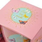 „Zeit für mich“ steht in goldener Schrift auf einem rosa Hintergrund, umgeben von bunten Schmetterlingen.