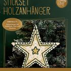 Text: "Stickset Holzanhänger", "Inhalt: Holzanhänger mit Golddruck, Garn und Filzsticker", "Vorläufiges Cover". Sternenmotiv.