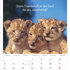 Text: "Unsere Freundschaft ist das Band, das uns zusammenhält!" Drei Löwenjunge eng beieinander, darunter Kalender für April 2027.