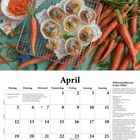 April-Kalender mit Rezept für "Möhrenmuffins mit Lecker-Effekt". Bild oben: Muffins und Karotten.