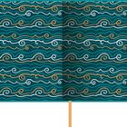 Das Bild zeigt ein Notizbuch mit einem Muster aus wellenförmigen, goldenen und weißen Linien auf einem dunkelgrünen Hintergrund.