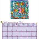 März-Kalender, Illustration: Person angelt vom Mond, umgeben von Fischen und Sternen. Farbenfrohes, lebhaftes Design.