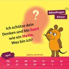 Rätselfragen Körper. "Ich schütze dein Denken und bin hart wie ein Helm. Was bin ich?" Illustration einer Maus mit Kalender.
