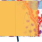 Eine abstrakte, bunte Illustration mit floralen und kreisförmigen Mustern, vorwiegend in Orange, Rot und Blau.