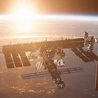 Eine Raumstation schwebt über der Erdoberfläche, beleuchtet vom Sonnenaufgang im Hintergrund.
