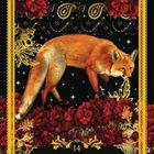 "14 Der Fuchs List - Täuschung - Anstellung." Ein Fuchs auf schwarzem Hintergrund, umgeben von roten Blumen und goldenen Verzierungen.