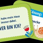 "Ich habe mein Haus immer dabei. WER BIN ICH? Lösung: Schnecke." Bunte Illustration einer Eule und Schnecke.