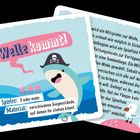 "Welle kommt! Spieler: 3 oder mehr. Material: verschiedene Gegenstände, auf denen ihr stehen könnt." Illustration: Hai mit Piratenhut.