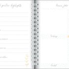 Linke Seite: "Meine kleinen und großen Highlights" mit Lücken zum Ausfüllen. Rechte Seite: "Mein Jahr in Bildern" mit vier beschrifteten Feldern: Frühling, Sommer, Herbst, Winter.