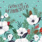 "FRÖHLICHE WEIHNACHTEN" in roter Schrift. Illustration mit weißen Blumen, Tannenzweigen und roten Beeren auf türkisem Hintergrund.