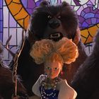 Illustration von drei großen, finster dreinblickenden Bären und einer entschlossen aussehenden Frau mit blondem, voluminösem Haar.