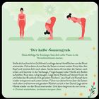Der halbe Sonnengruß: Abfolge für Einsteiger zur Vorbereitung auf die Vorweihnachtszeit beschrieben. Drei Figuren in Yoga-Posen.