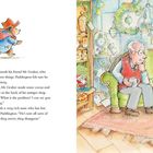 Paddington besucht Mr. Gruber. Sie sitzen mit Kakao auf einem Sofa. Der Raum ist mit Antiquitäten dekoriert.