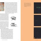 Links Texte über die Entwicklung des Spiels "Outer Wilds". Rechts Bildschirmbilder des Spiels mit Überschrift "Outer Wilds".
