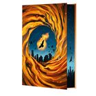 Illustration eines Wirbelsturms aus Flammen über einer Stadt, ein schwarzer Vogel fliegt im Mittelpunkt des Feuers.