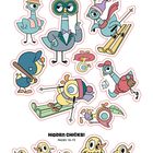 "DRESS TO IMPRESS! PAGES 10-11", "HIDDEN CHICKS! PAGES 18-19". Illustrationen von Vögeln in verschiedenen Kostümen.