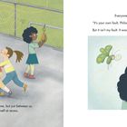 Text: „It’s your own fault, Philomena,” says Leo from my class. Illustration: Kinder auf einem Schulhof; ein Kind allein.