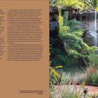 Texte beschreiben ökologische Gärten und deren Rolle im Klimawandel. Rechts ist ein Wasserfall in natürlicher Umgebung.