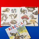 "REBECCA THE WHITE HOUSE RACCOON" auf einem Buchcover. Illustrationen von Waschbären in verschiedenen Situationen.