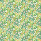 Florales Muster mit orangefarbenen Tulpen und weißen, rosa Blumen auf grünem Hintergrund.